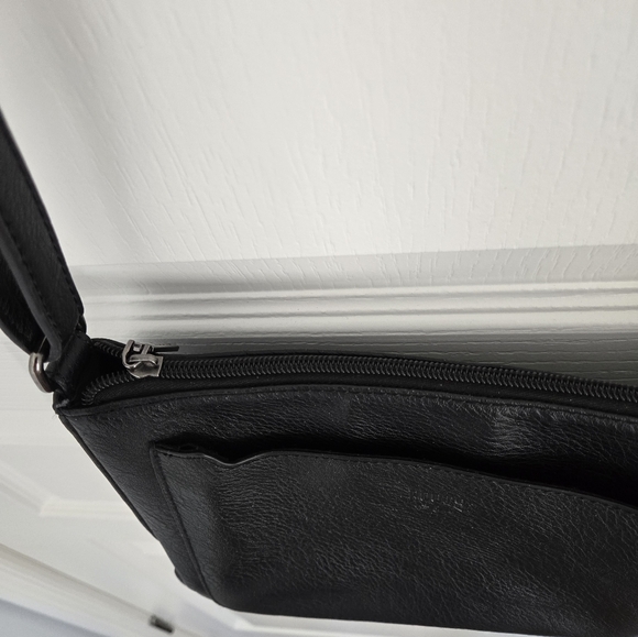 Roots black handbag - Picture 6 of 8